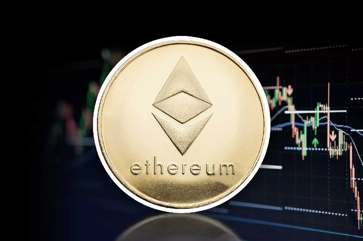 Почему ETH испытывает трудности на уровне около 2100 долларов, несмотря на то, что крупные игроки рынка накапливают активы?